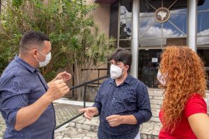 Oposição vai ao MPPE e denuncia situação do transporte escolar em Caruaru