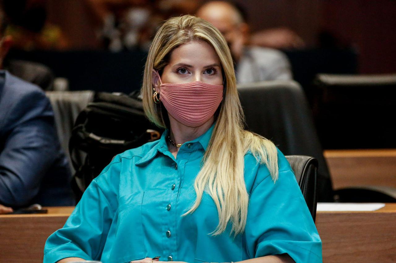 Fabíola Cabral acusa Paulo Câmara de perseguição