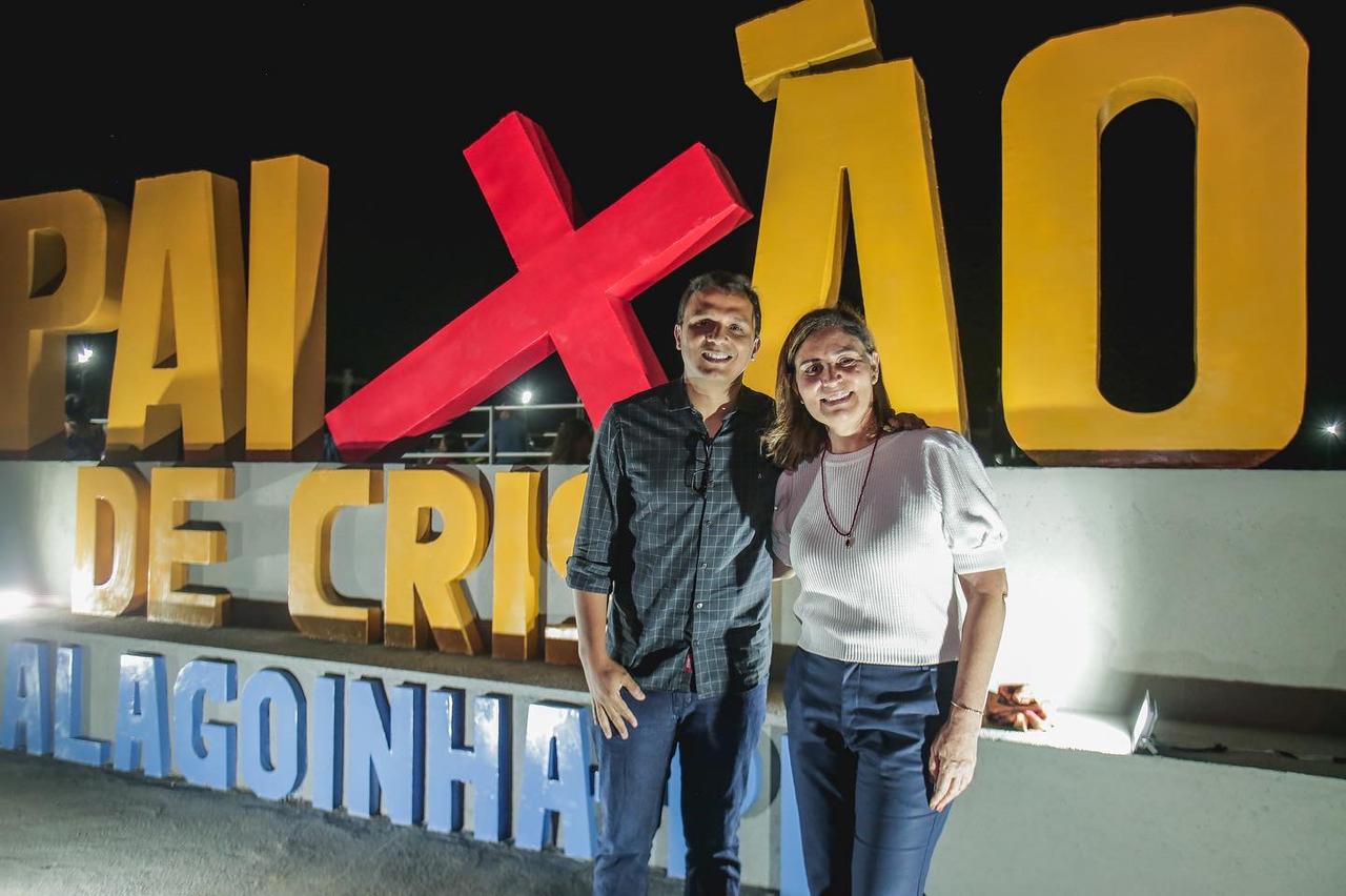 Simone Santana prestigia Paixão de Cristo de Alagoinha