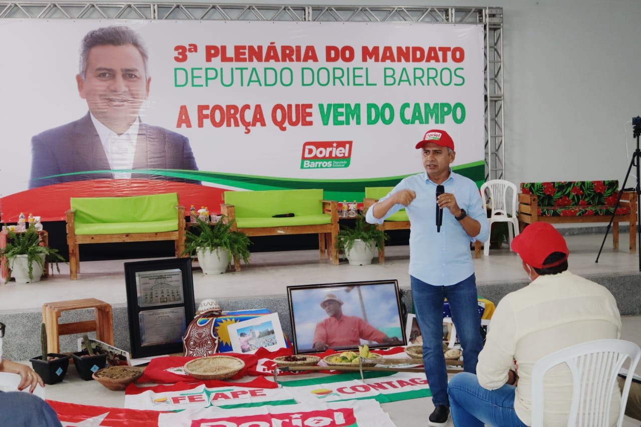 Doriel Barros realiza plenária do mandato em Garanhuns