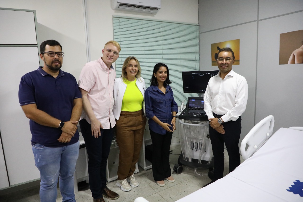 Alessandra entrega equipamento de ultrassom em Toritama