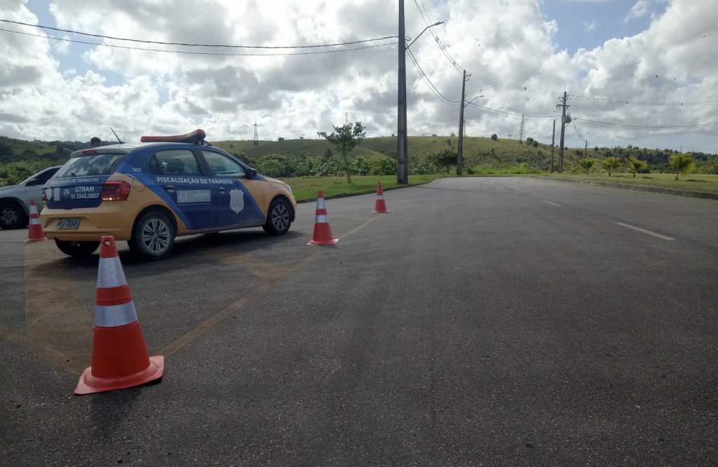 Motoristas utilizam avenida que liga Jaboatão Centro à BR-232