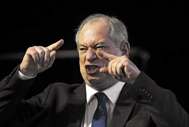 Ciro atacado por bolsonaristas e reage com soco e xingamentos