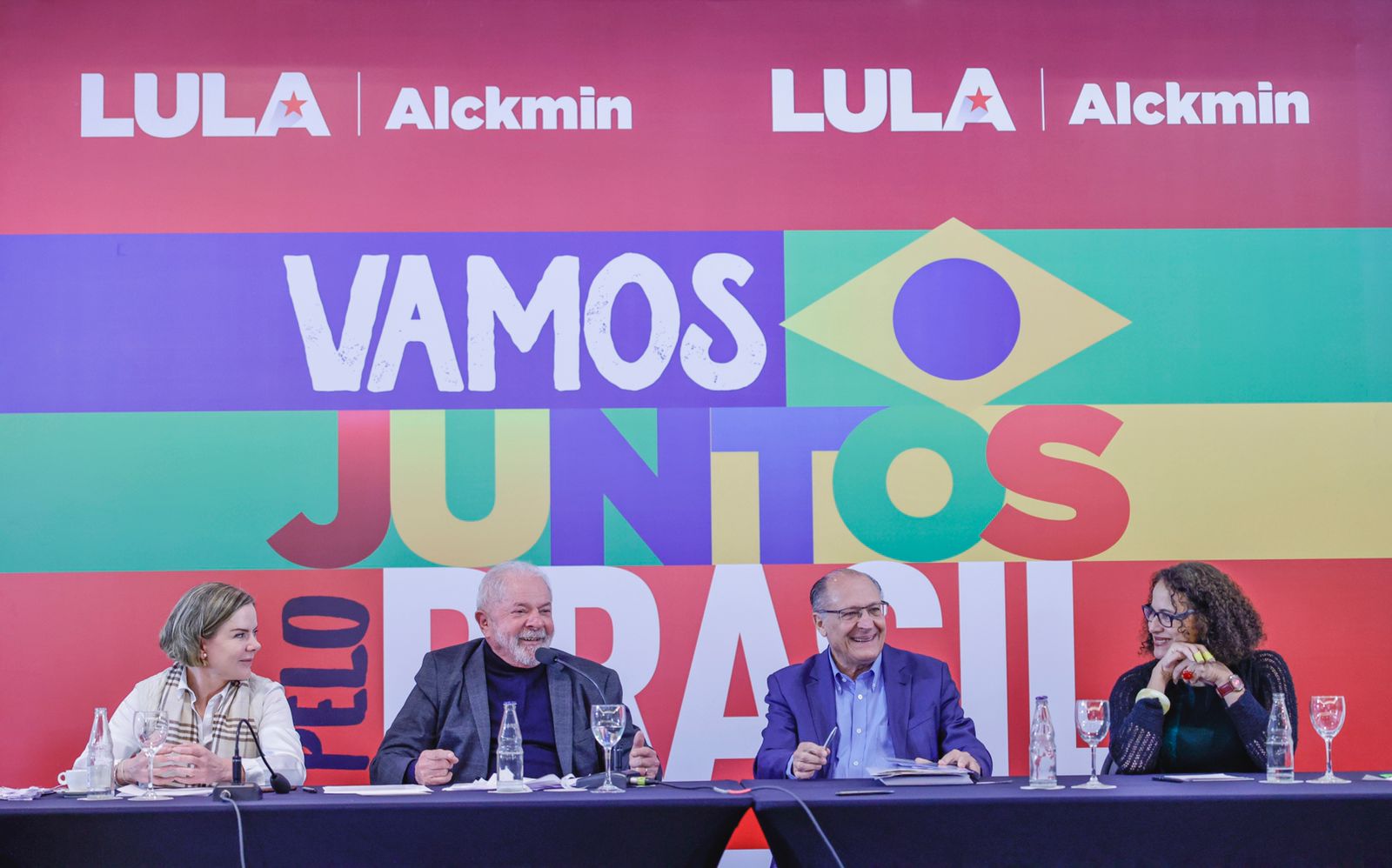 Luciana avalia reunião da coordenação da campanha Lula