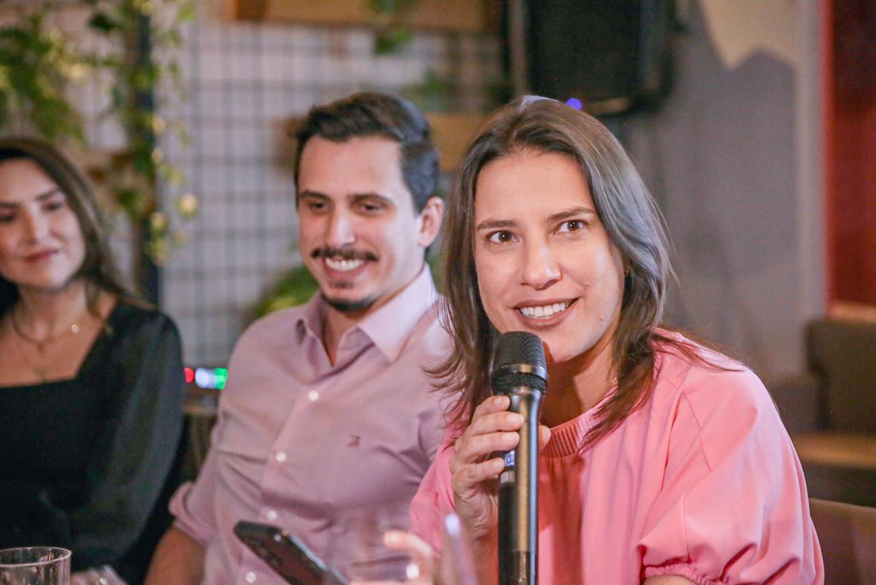 Raquel Lyra se reúne com grupo de jovens empresários