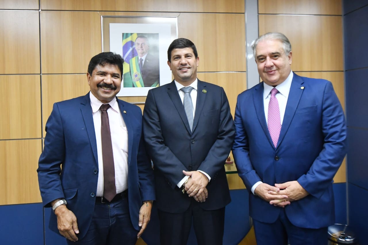 Deputados apresentam projeto ‘Rota da Fé’ a ministro 