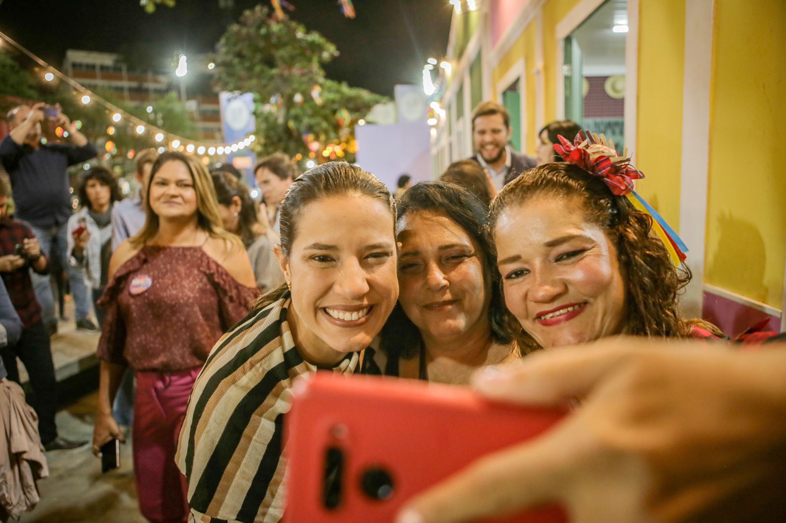 Raquel tem recepção calorosa nos polos de São João