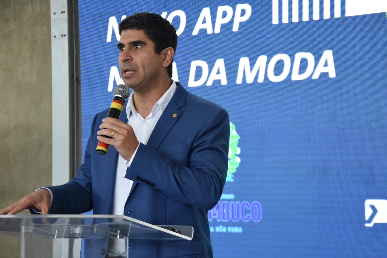 Erick Lessa destaca decreto que beneficia setor têxtil