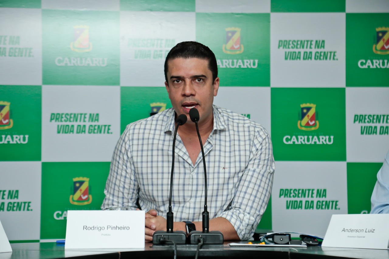 Rodrigo Pinheiro receberá José e Wolney Queiroz