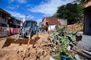 Ao menos 32 crianças e adolescentes morreram após chuvas em Pernambuco