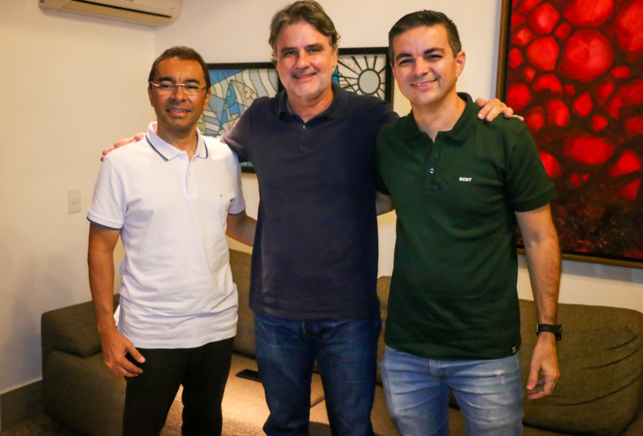 Raul Henry cumpre agenda em Santa Cruz do Capibaribe