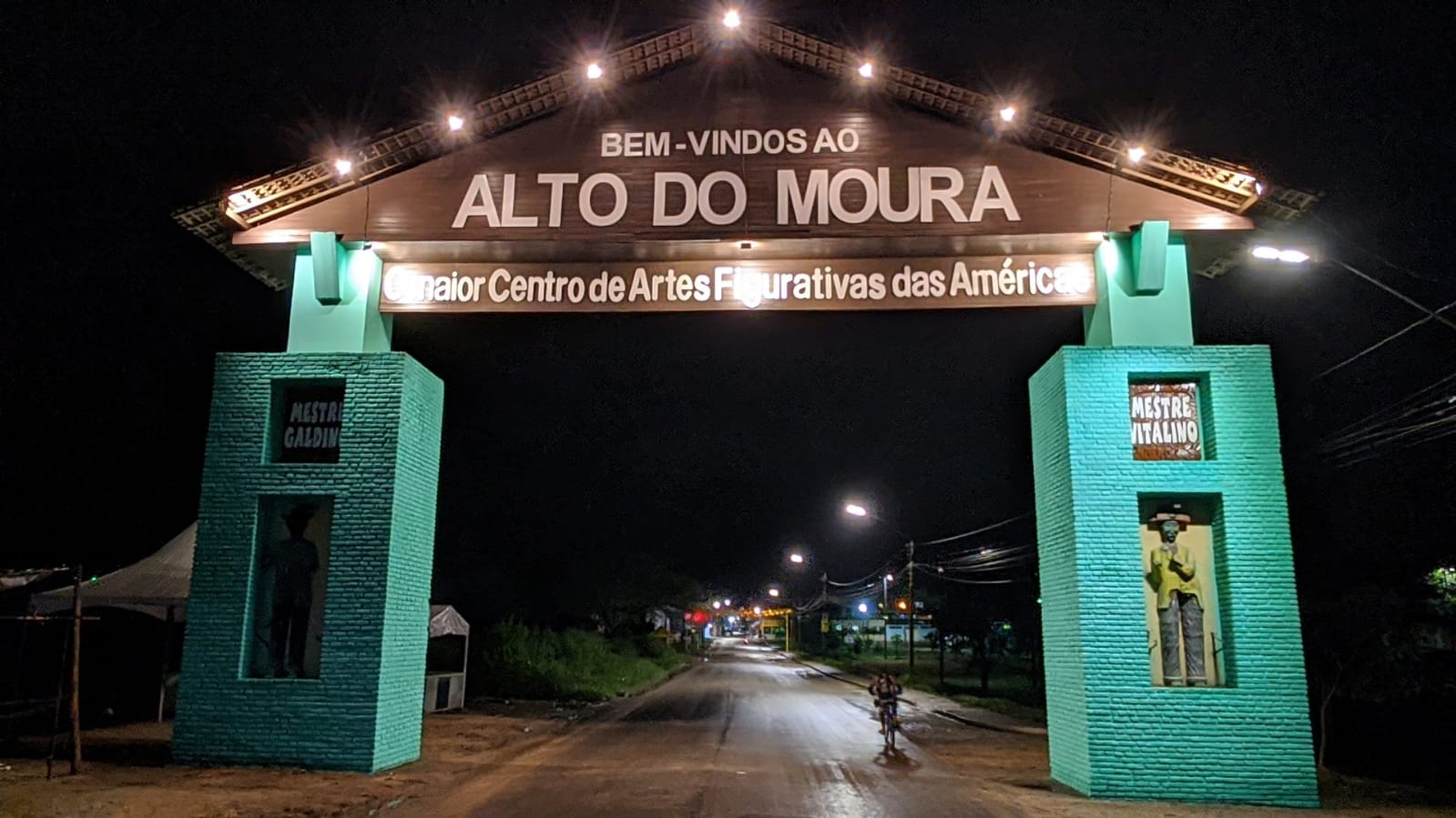 Após polêmica,  pórtico do Alto do Moura voltará às cores originais