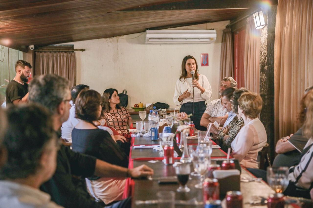 No Recife, Raquel participa de debate com intelectuais