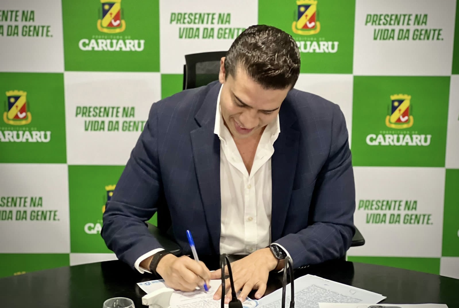 Rodrigo efetiva doação de terreno para nova sede da PF em Caruaru