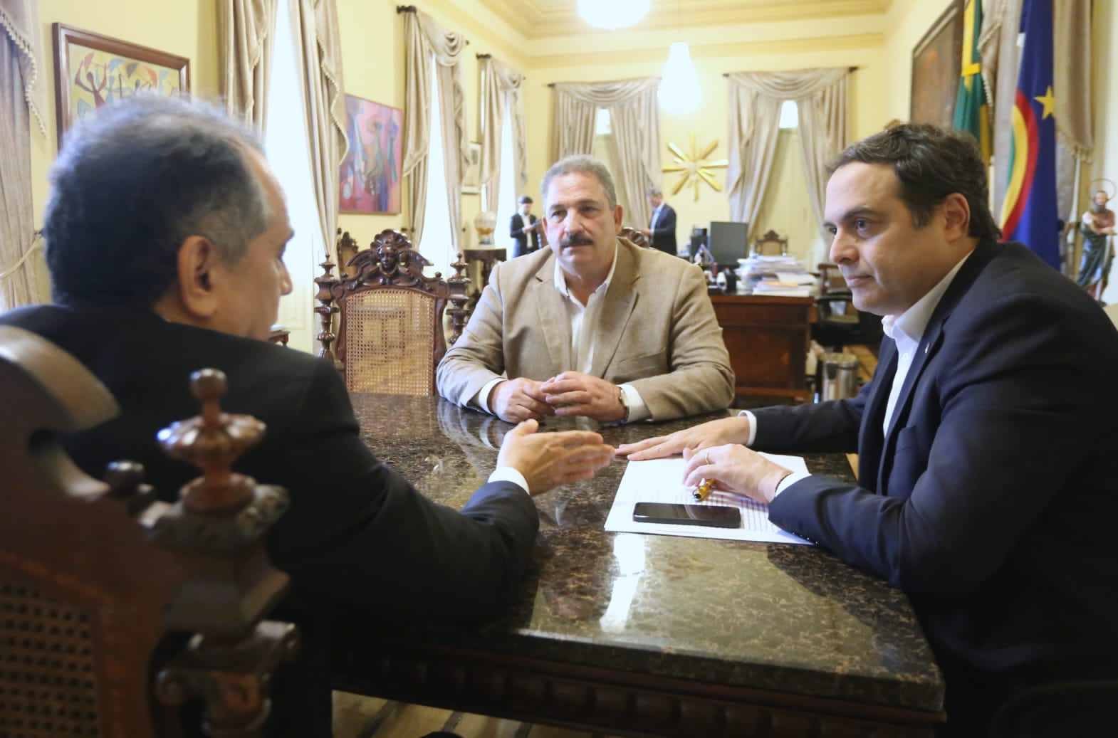 Eriberto articula repasse para reformas no Hospital da PMPE