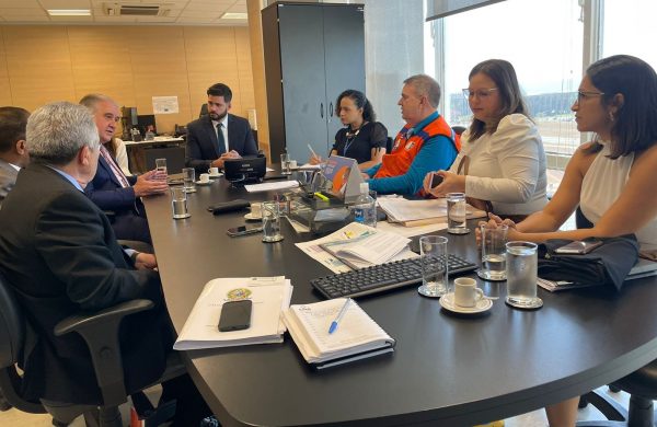 Augusto Coutinho garante construção de 100 casas para vítimas de chuvas em Olinda