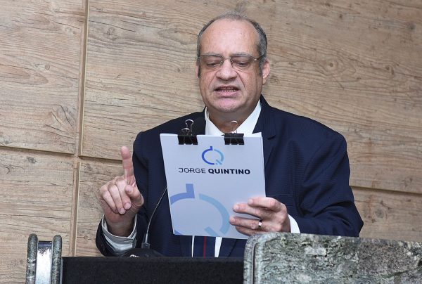 Jorge celebra projeto de concurso para professor em Caruaru