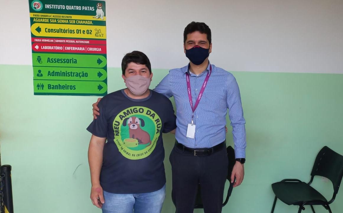 Reitor da UniFavip visita Instituto Quatro Patas 