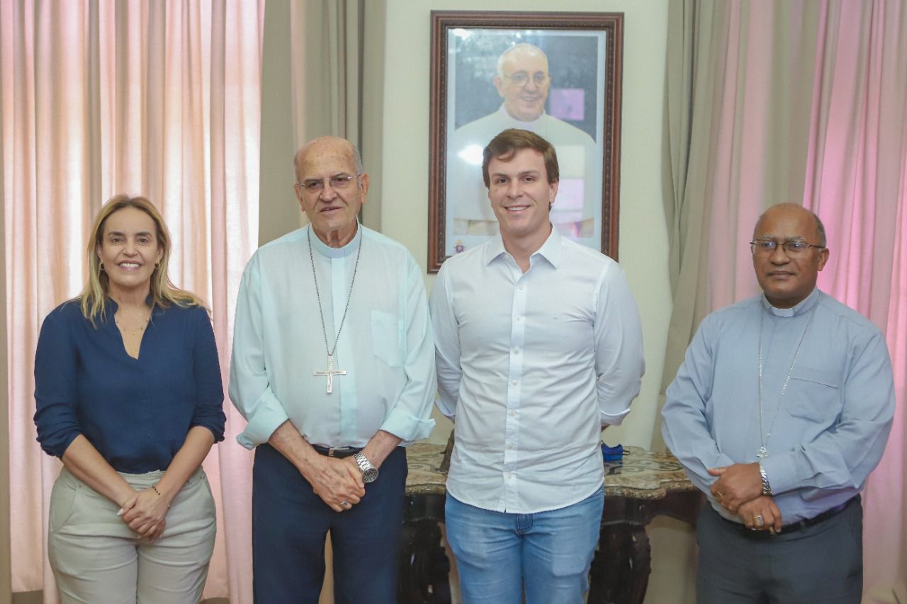 Miguel e Alessandra visitam dom Fernando Saburido