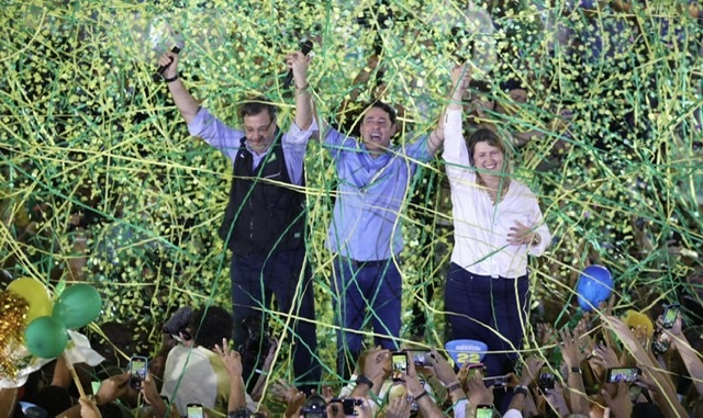 Com casa lotada, Anderson formaliza candidatura