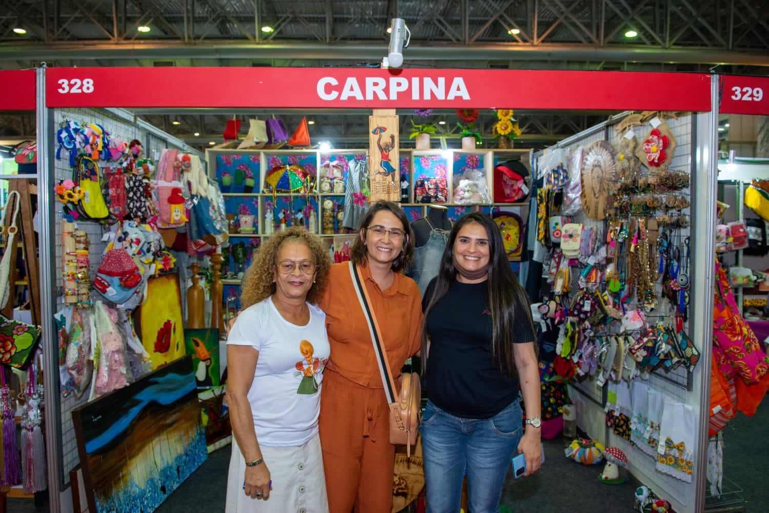 Débora Almeida visita a Fenearte e promete valorizar a cultura