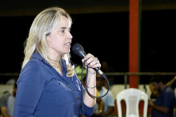 Alesandra Vieira critica situação das estradas de Pernambuco