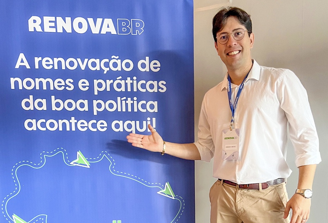 Em Brasília, Armandinho participa de formatura do RenovaBr