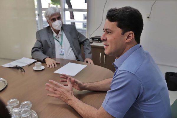 No Cremepe, Anderson debate fortalecimento dos hospitais regionais