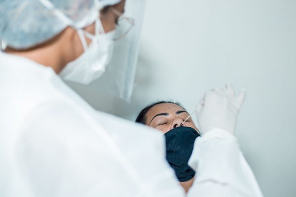 São João causa disparada de 1300% em resultados positivos de Covid-19 em Caruaru