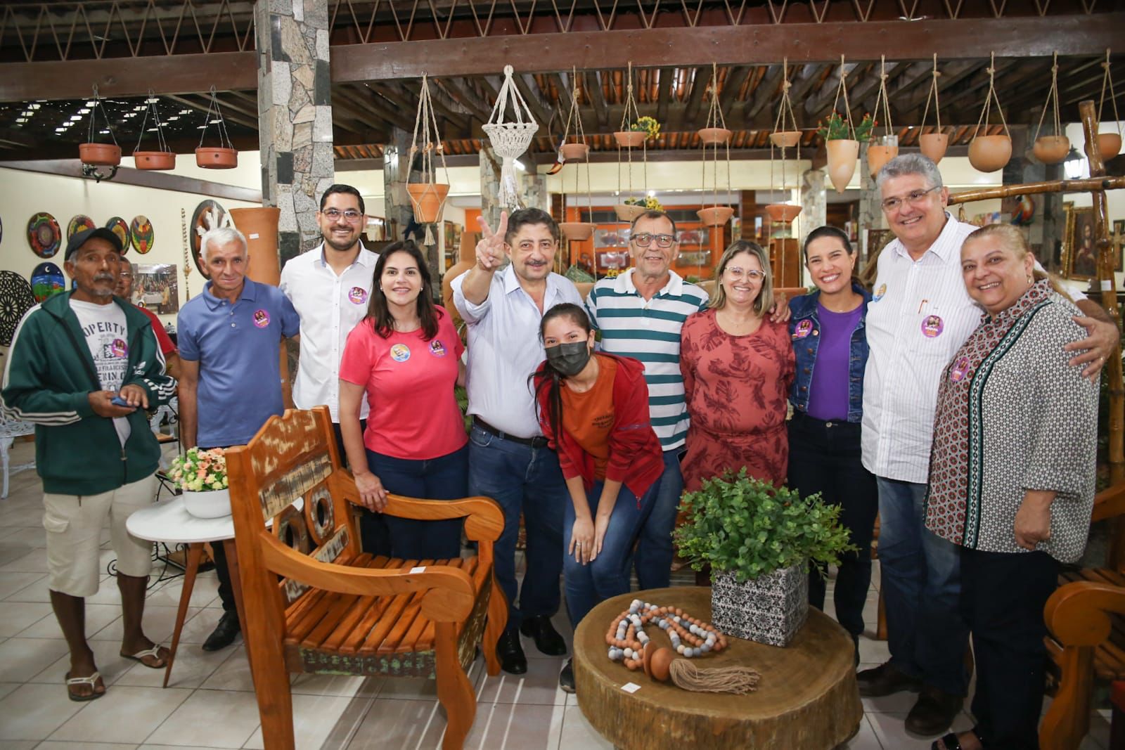 Raquel Lyra escuta demandas no Polo Moveleiro de Gravatá