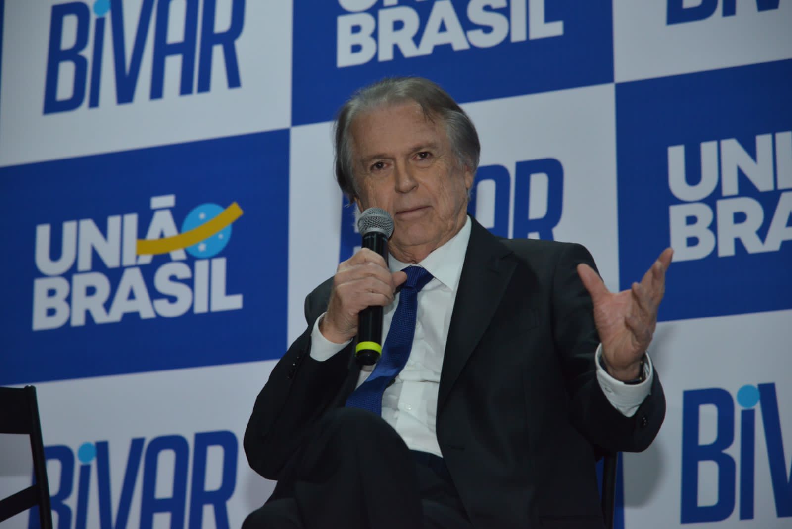 Luciano Bivar inaugura comitê nesta terça (16)