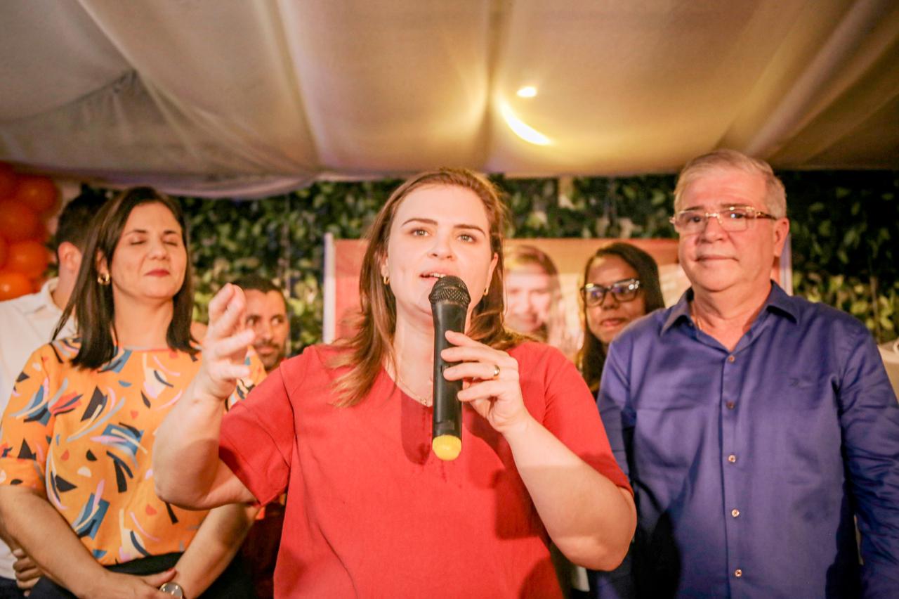 Em Camaragibe, Marília reforça sentimento de mudança em PE 
