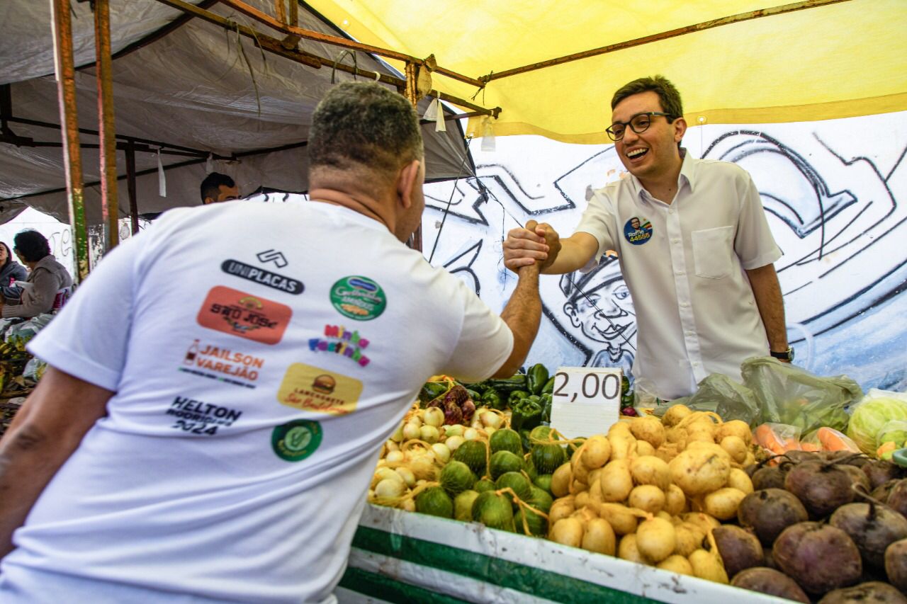 Em Caruaru, Raffiê visita Feira do São Francisco 