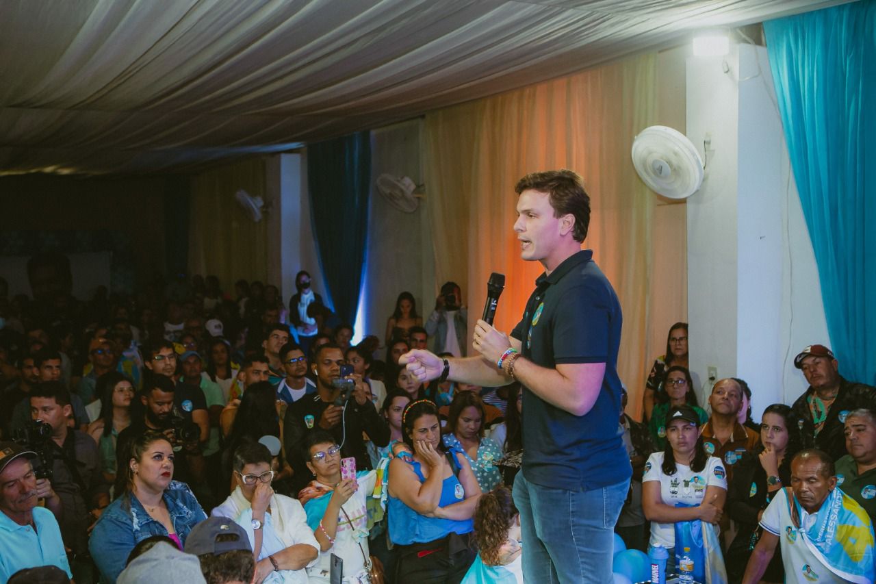 Miguel Coelho lidera atos em Bezerros e Limoeiro