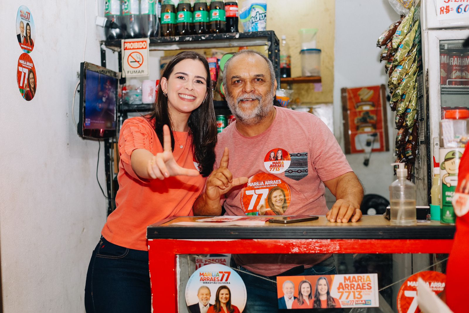 Maria Arraes realiza caminhada no comércio de Vila Tamandaré