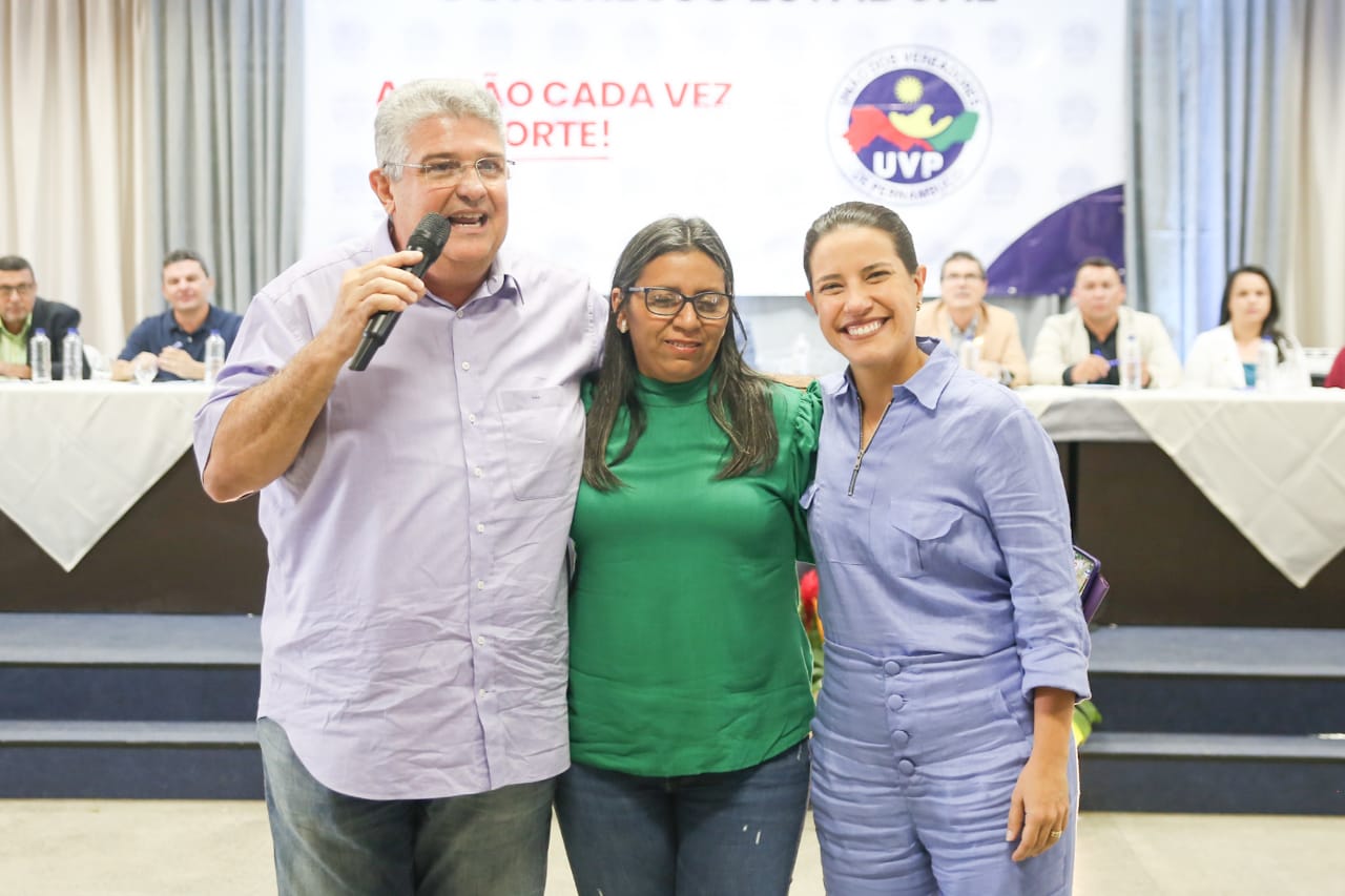 Guilherme Coelho apresenta 2ª suplente em congresso de vereadores