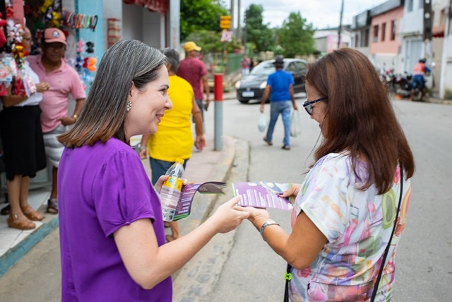 Delegada Patrícia é bem recebida em cidade onde prendeu prefeito