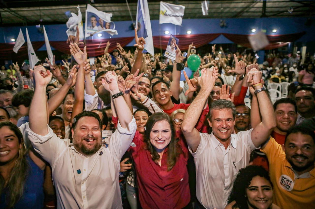 Marília, André e Wanderson participam de grande ato em Jaboatão 