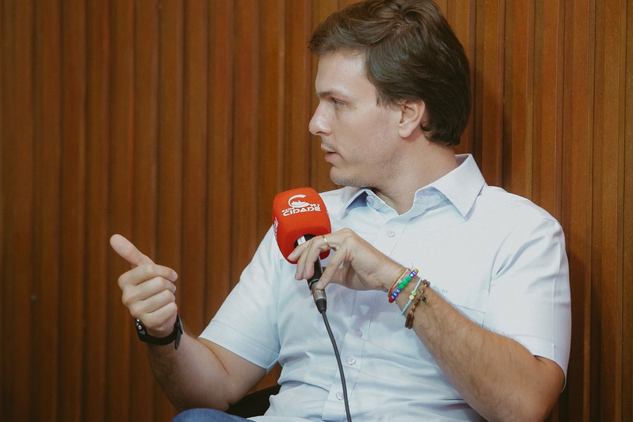 Miguel lamenta desistência de adversários em debate 