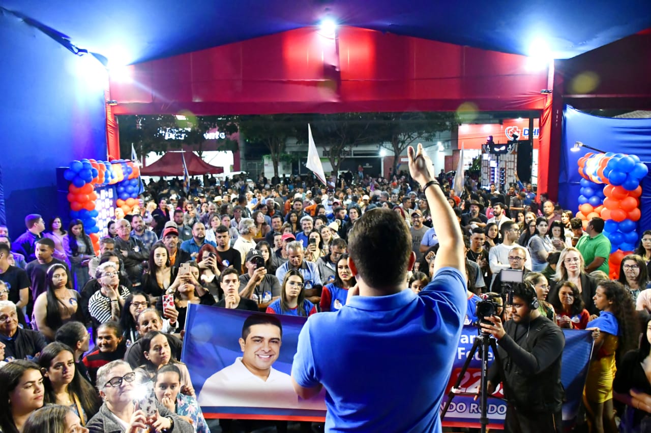 Fernando Rodolfo inaugura comitê em Garanhuns 