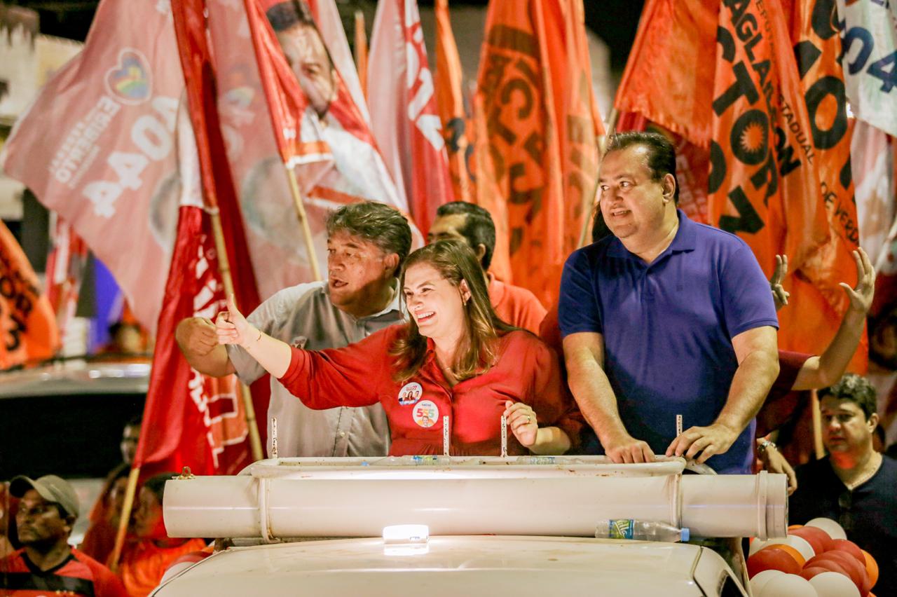 Marília participa de carreata em Vitória ao lado de José Aglailson e Aglailson Júnior