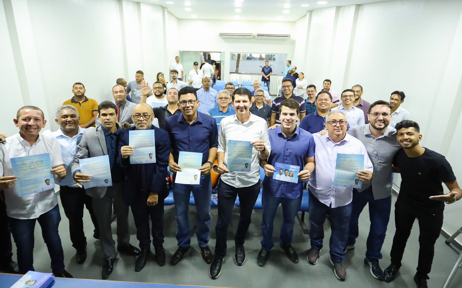 Simão Durando reúne pastores e fortalece campanha de Miguel 