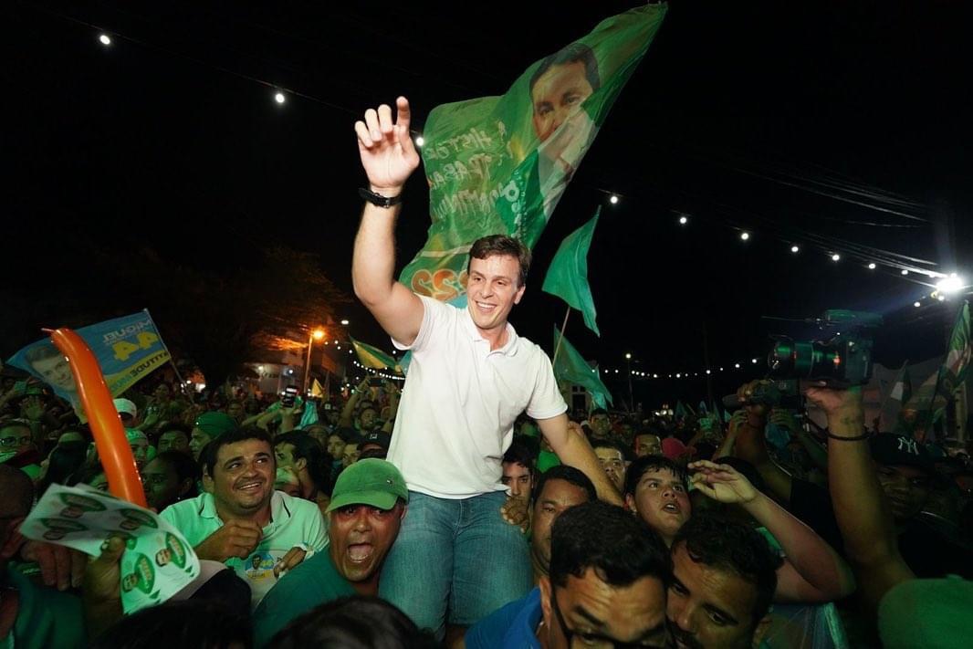 Em Surubim, Miguel é aclamado por multidão em grande ato