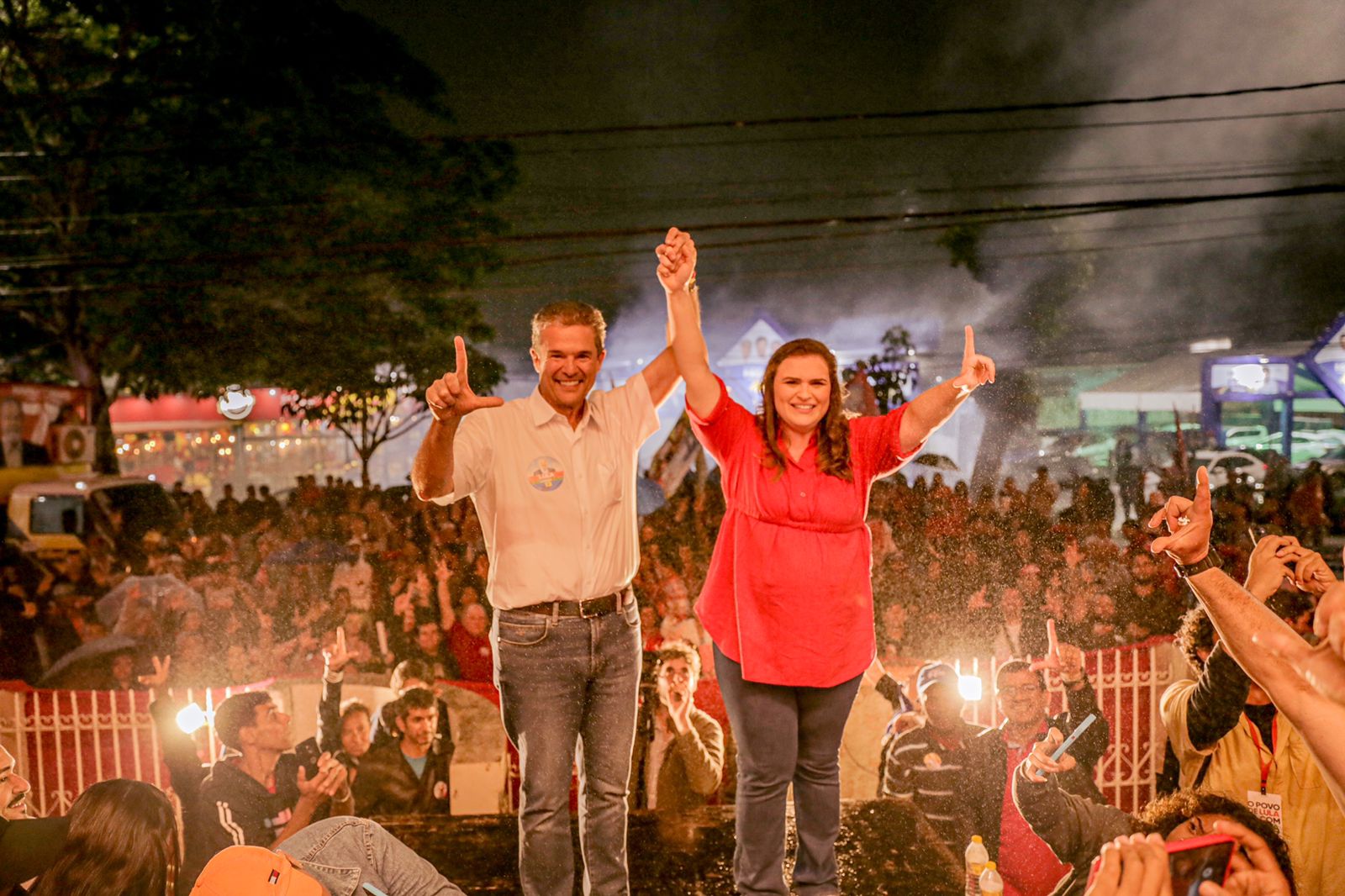 Marília e André de Paula inauguram comitê em Garanhuns
