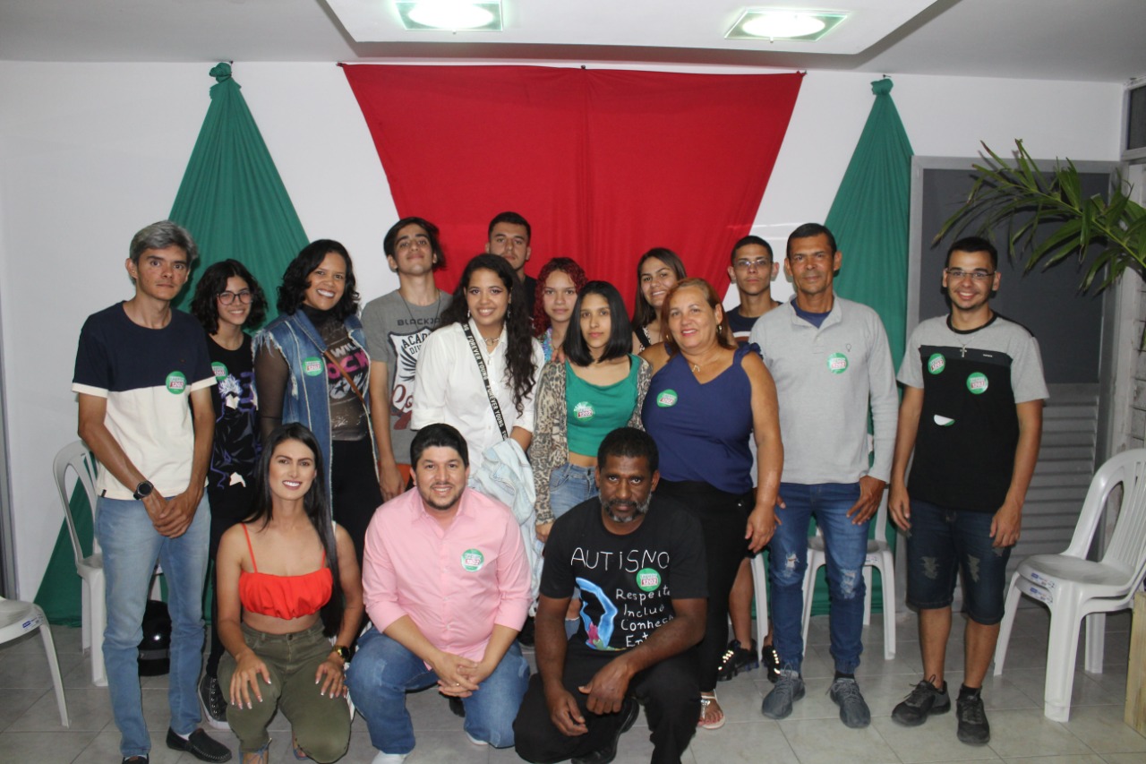 Fagner participa de roda de conversa com jovens de Caruaru