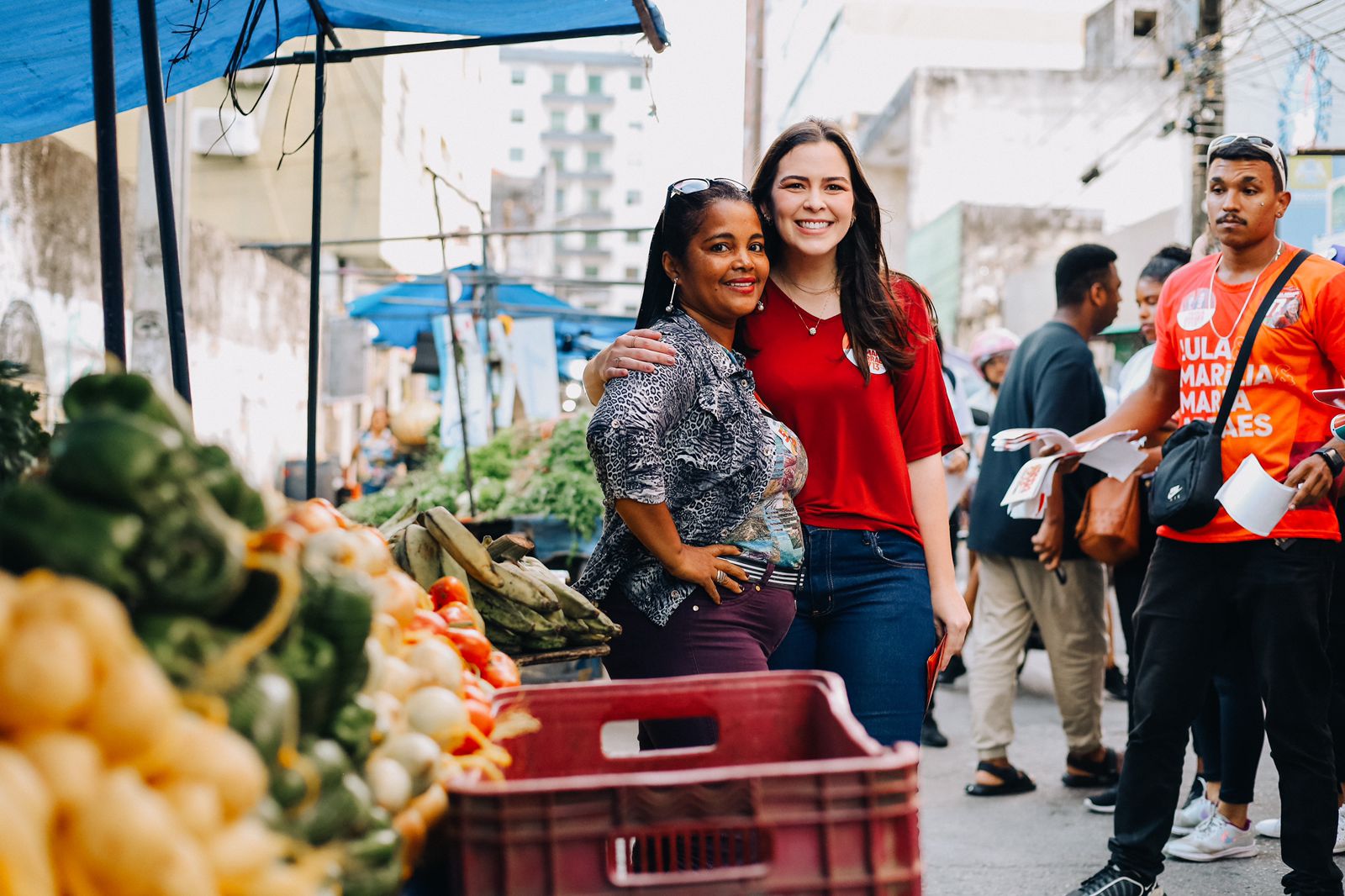 Maria Arraes realiza panfletagem no bairro da Boa Vista