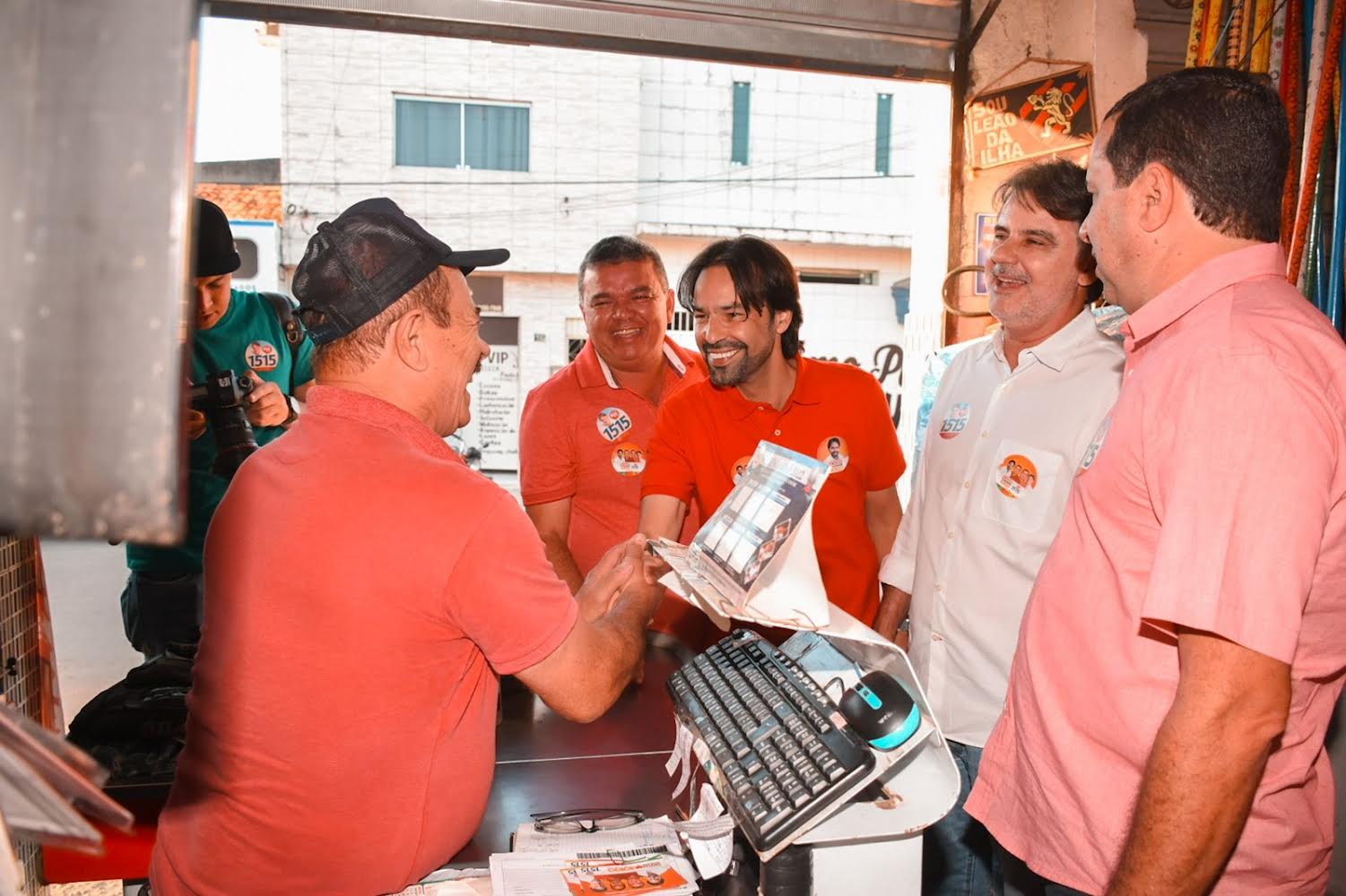 Diogo participa de atos de campanha em São Bento do Una