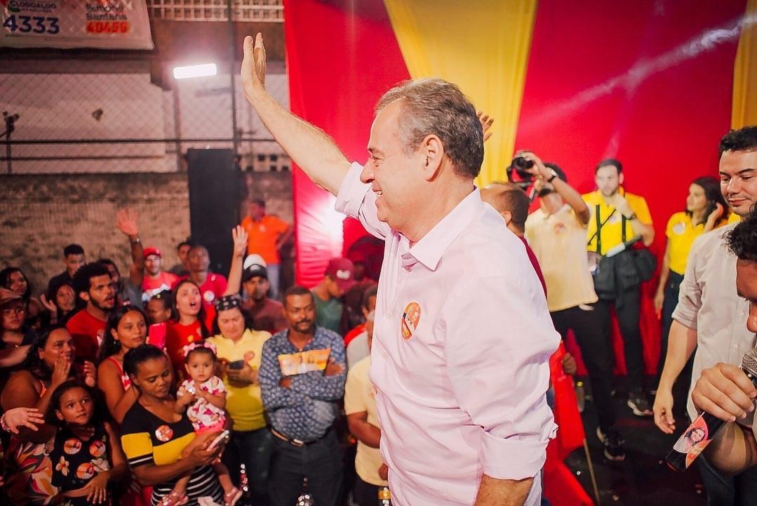 Em Ipojuca, Danilo participa de ato com Simone Santana 