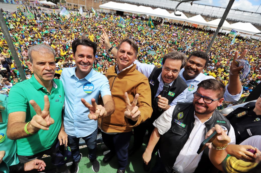 Bolsonaro critica PT, Paulo Câmara e diz que Brasil é “exemplo para o mundo”