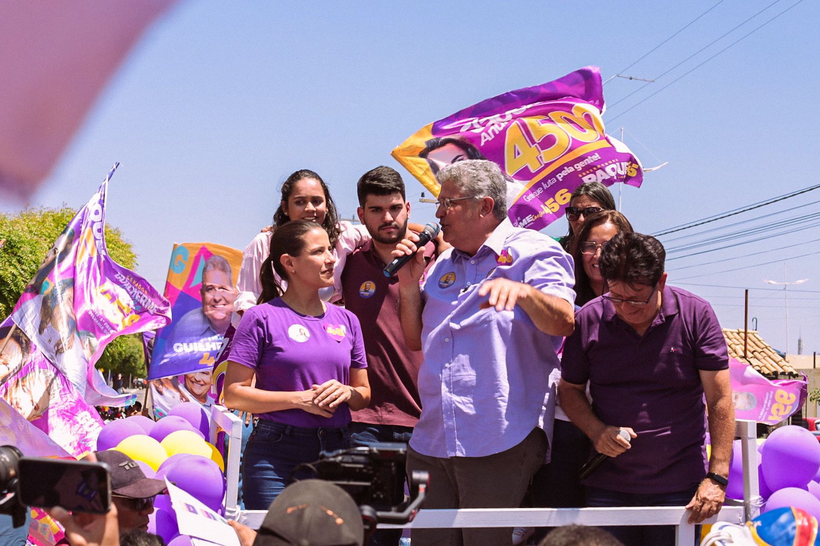 Guilherme Coelho e Raquel Lyra lideram carreata em Petrolina